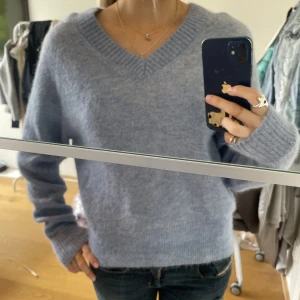 Mysig tröja - En väldigt mysig stickad tröja från Cubus i Alpacka blandning❤️ Är osäker på nypriset men har baserat mitt på andra märkens priser. Storlek S