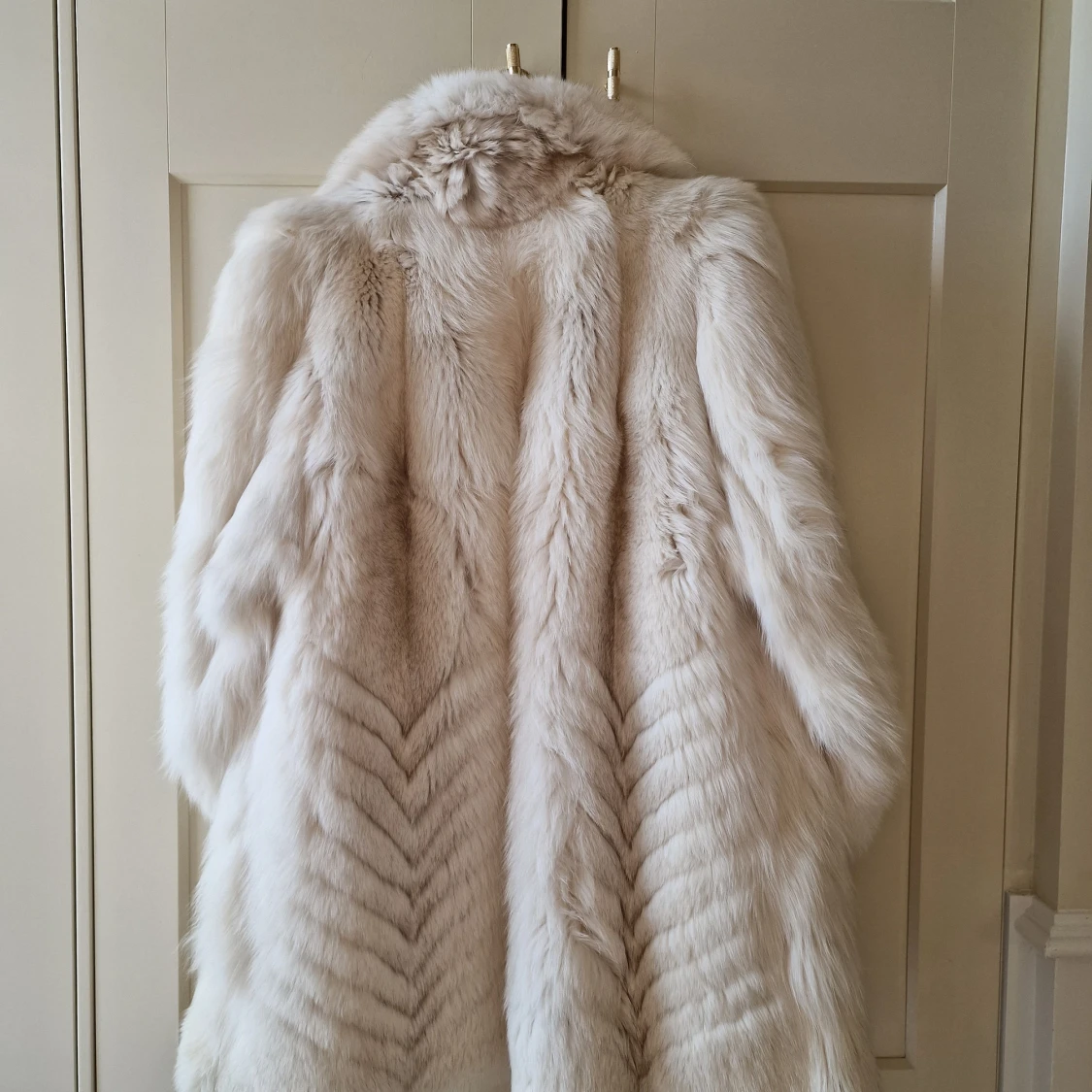 Lyxig vit pälsjacka - 90
