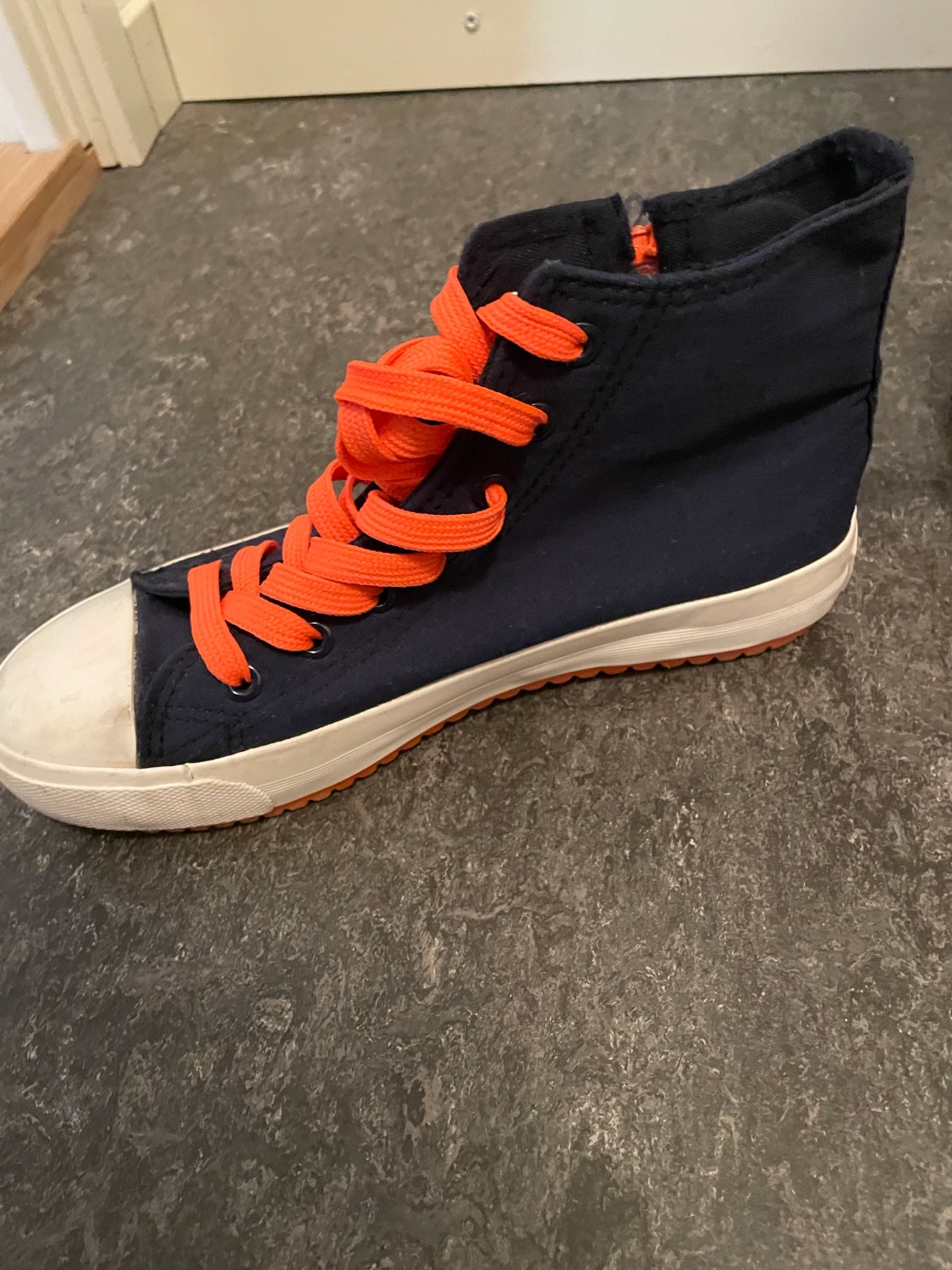 Mörk blå skor  - 90