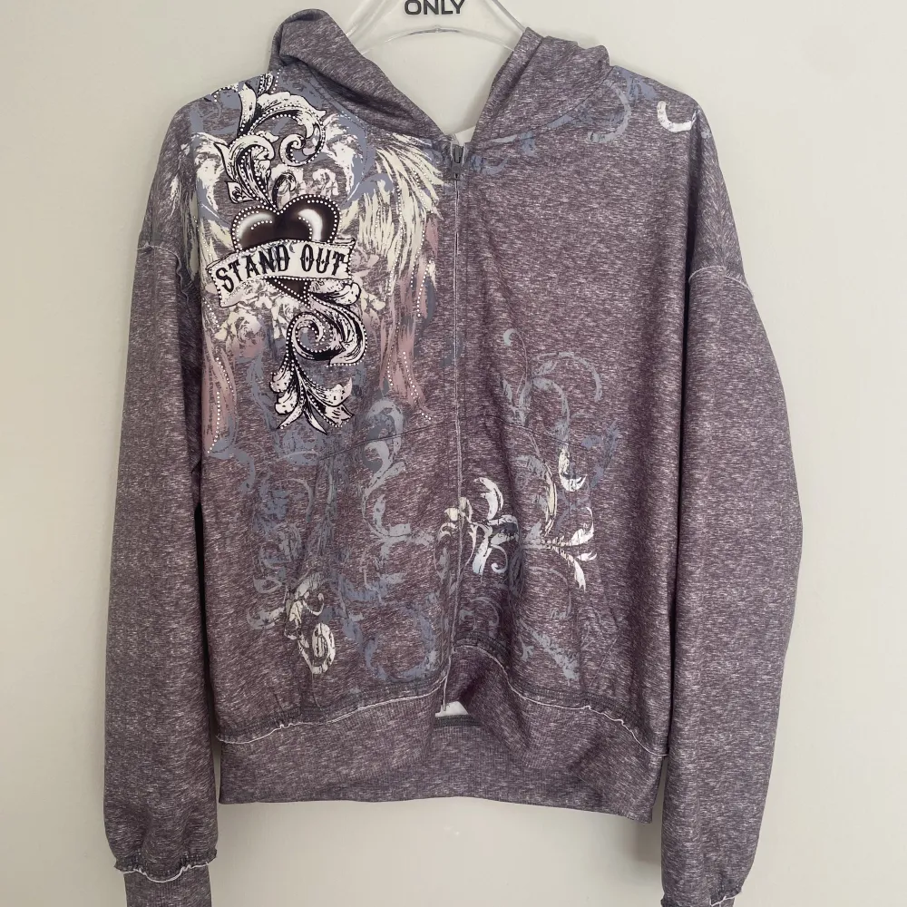 zip hoodie med rhinestones, stl M. Hoodies.