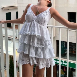 Sommar klänning  - Vit sommar klänning, köpt utomlands i somras🤍Kolla gärna in min profil! 