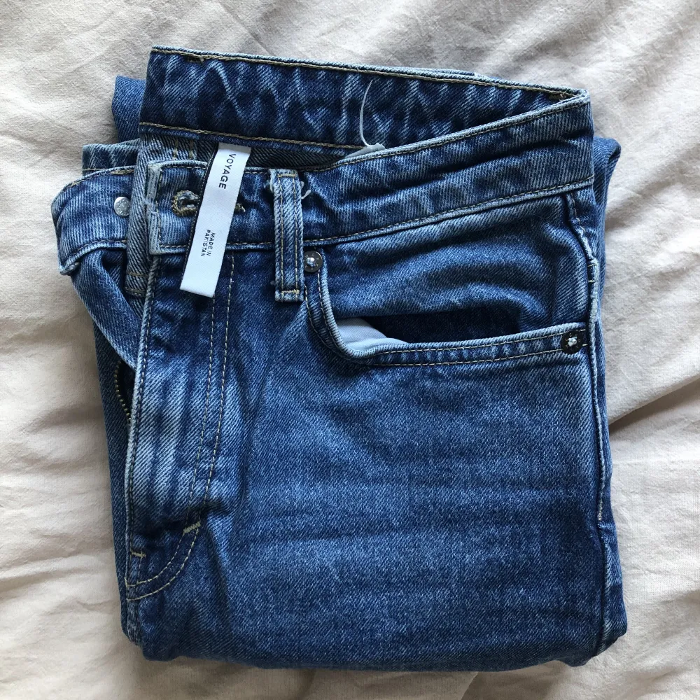 Säljer dessa weekday jeans i modellen voyage då dem inte är min stil längre och inte kommer till användning. Storlek 25/32 i mycket bra skick. Säljer för 150kr + frakt🩷. Jeans & Byxor.