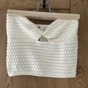 Bandeau topp  - Oanvänd söt sommartopp från Pull&Bear. Lappen kvar.