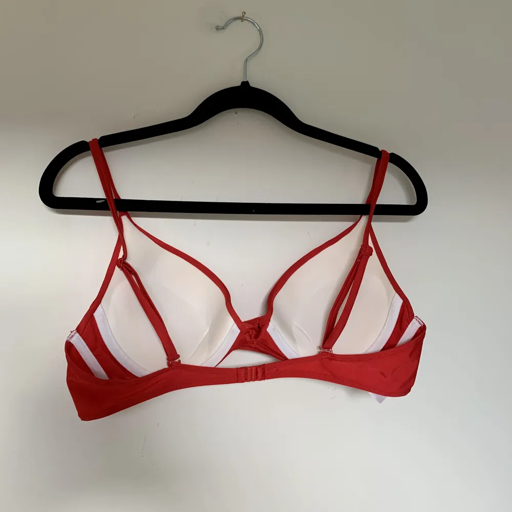 Oanvänd bikini, storlek 80C. . Accessoarer.