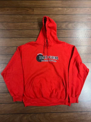 Badger Hoodie - Snygg vintage Hoodie i storlek XL! Bara att skriva om du undrar över något🙏