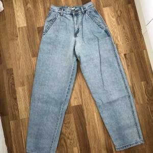 Snygga jeans i storlek 32 från Pull&bear