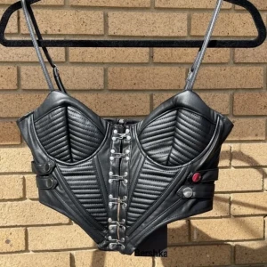 Läder korsett - aldrig änvänd,köpt från zalando