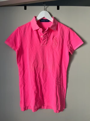 Pikétröja  - Ralph Lauren Pikétröja mycket bra skick. Använd 1 gång. Från djur & rökfritt hem.