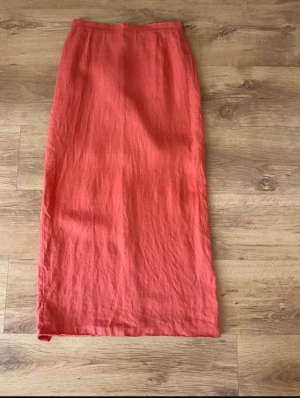 Långkjol  - Fin långkjol, längd 92 cm