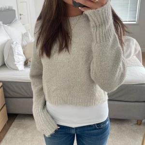 Stickad tröja - Cropped stickad tröja, köpt för mer än ett år sen men bara använd en gång