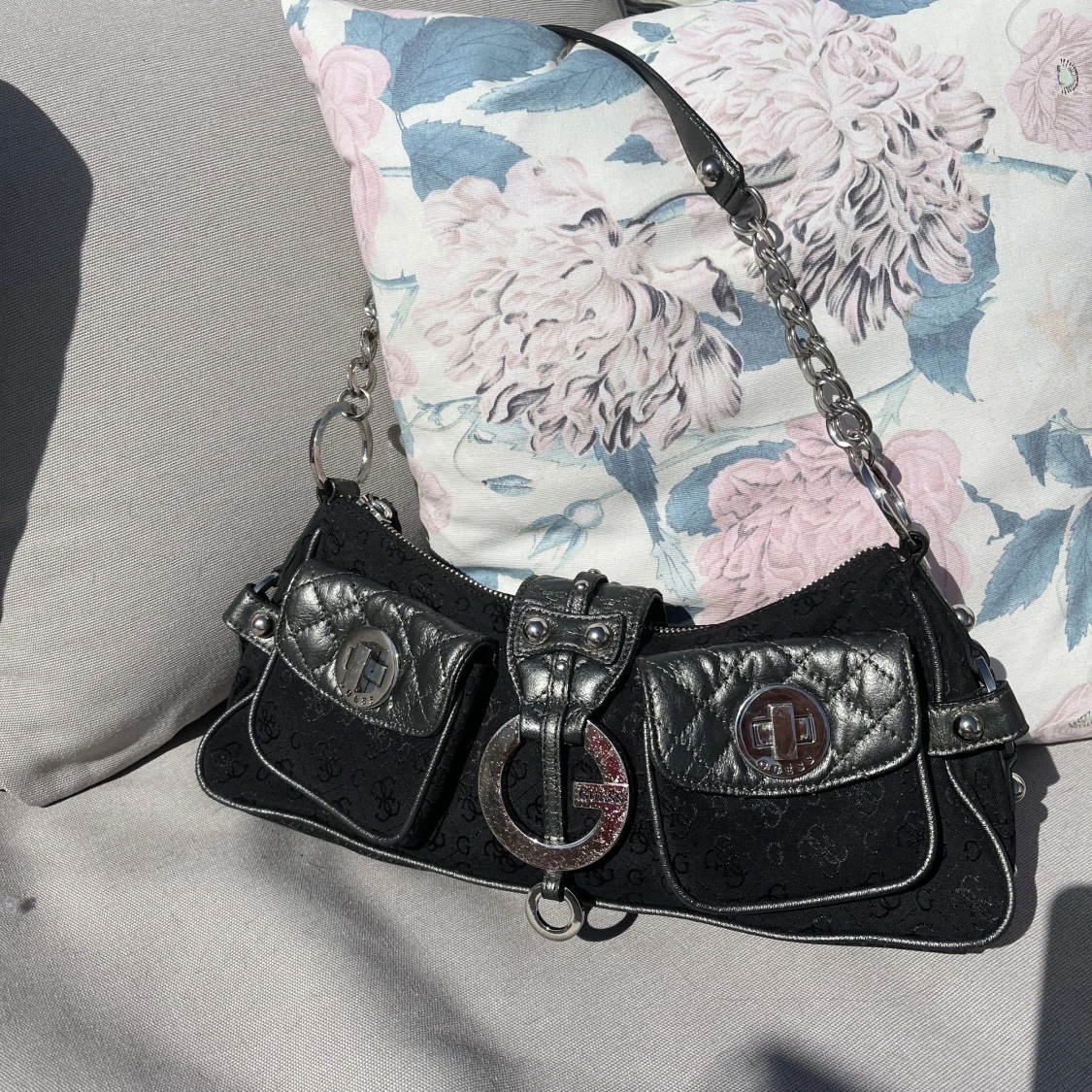 Guess handväska  - 90