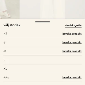 Vita lågmidjade linne byxor - Jag köpte nyligen dessa vita linnebyxor i S men fick också hem ett par till linnebyxor. Då jag har dubbelt tänkte jag sälja dessa. De är helt oanvända och sitter så fint och är allt vad en linne byxa ska ha egentligen. Prislapp sitter kvar