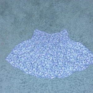 Kjol färgglad  - Knappt andvänd skriv privat för fler bilder