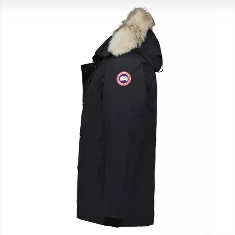 Säljer av min Canada goose chateau parka jacka använd 1 vinter och är i ett kanon skick, kvittot finns. Köptes på NK i Stockholm . Jackor.
