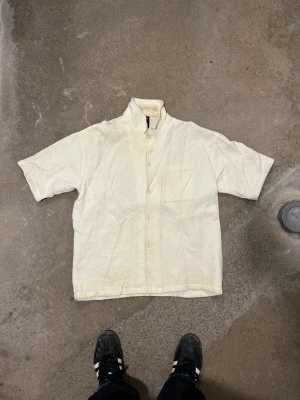 Sweet skateboards skjorta - Sweet sktbs skjorta storlek S men är väldigt stor. Väldigt snyggt tryck. Pris kan diskuteras 