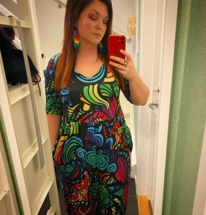 Regnbågs jumpsuit  - Jumpsuit i trikå, med fickor. Endast 2 gånger. 