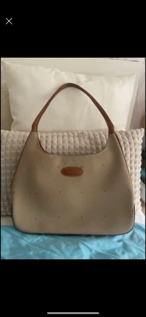 Brun axelväska - Axelväska från Marta pondi i perfekt skick. Skriv för flera bilder eller frågor!