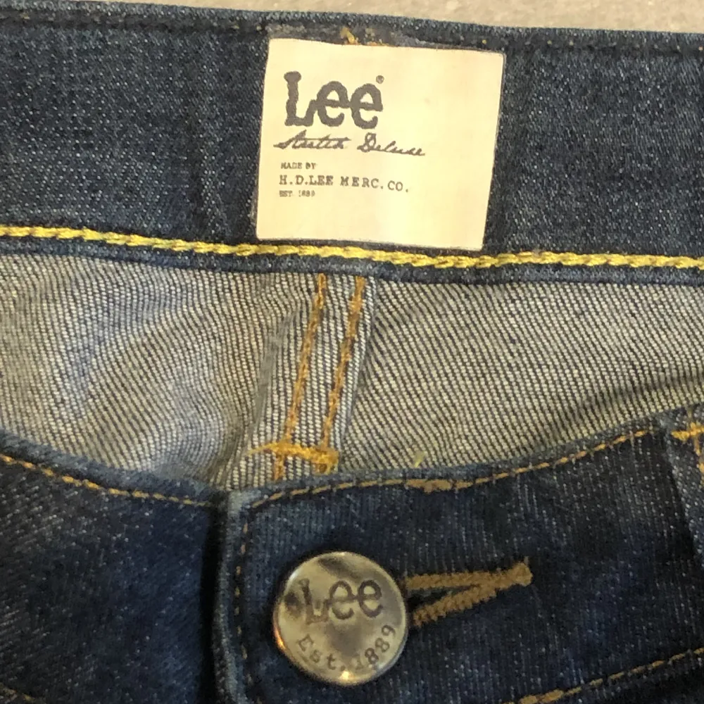 Lee Jeans  W26 L31 Marion Straight motsvarar storlek S.  Säljes då de är utväxta  Hör av dig för mer bilder . Jeans & Byxor.