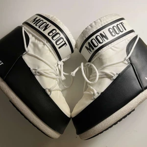 Moon boot - De är i storlek 39-41. Kan frakta och mötas upp😁