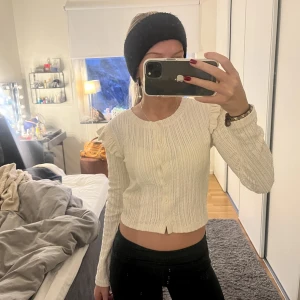 Vit kofta - Så najs kofta som man även kan använda vid festliga tillfällen😊