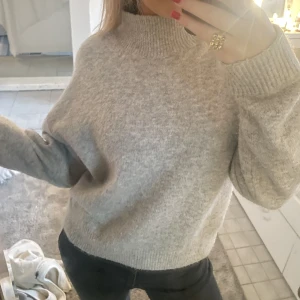 Stickad tröja  - Snygg stickad tröja i fint skick 