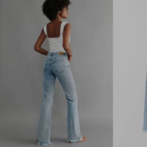 Bootcut jeans - HELT OANVÄNDA! Superfina populära jeans från Gina! Midwaist och bootcut! Aldrig använda och lapparna kvar pga fel storlek, för långa för mig som är 158 så passar nån som är längre🤍 Nypris idag är 499, priset kan diskuteras vid smidig affär