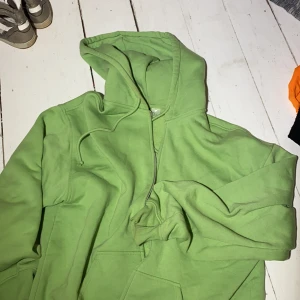 Luvtröja  - Luvtröja med dragkedja  Bra använt skick