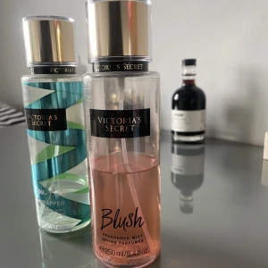 Victoria secret mist - 2 st halvt använda mistar som jag totalt älskar men tyvärr inte används då jag har flera som behövs tömmas :)   70kr för båda två 