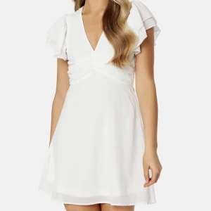 Studentklänning  - Säljer den superfina studentklänning ifrån bubbleroom i storlek 38.🩷✨ Köpt förra året och är helt oanvänd, lappen finns kvar. 🩷🩷