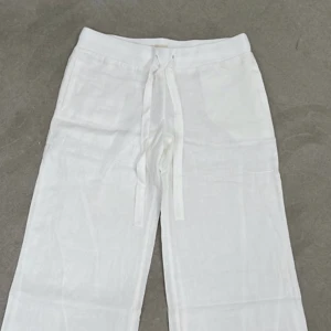Aloba label linne pants  - Säljer mina  linne byxor från aloba label då som tyvärr sitter för tait för mig💘 finns inga defekter på dom❤️  Helt slutsålda på hemsidan💞