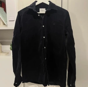 Les Deux overshirt - En riktigt fet overshirt av märket Les Deux! Använd endast ett par gånger!  Skick: 9/10 Nypris: 999kr Mitt pris: 150kr