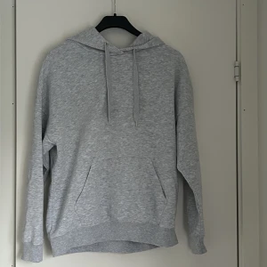 Grå hoodie - Grå hoodie som it används längre! Använd fåtal gånger😇