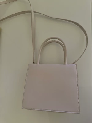 Väska  - Väska från H&M, helt oanvänd 