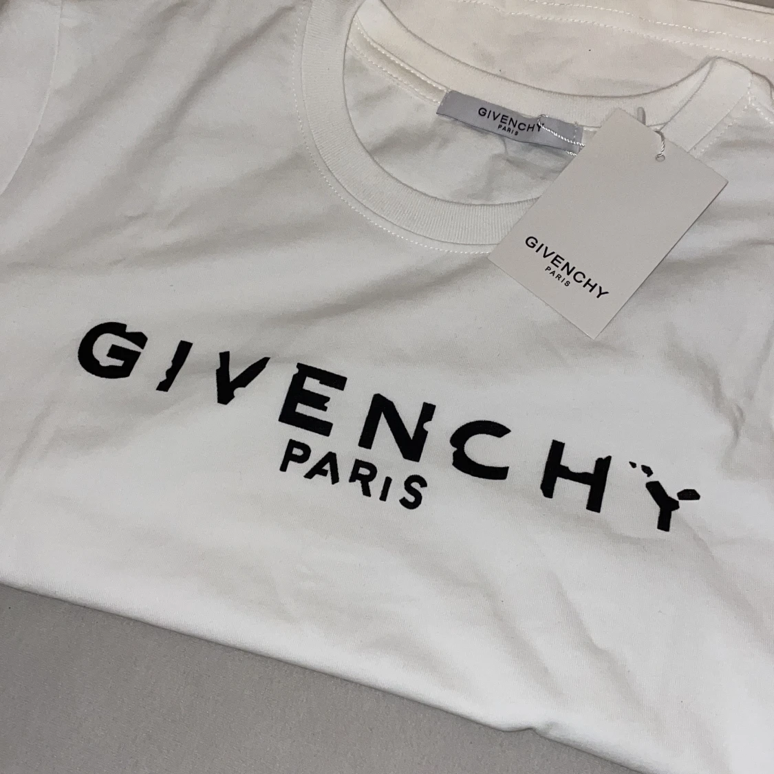 Givenchy T-shirt har aldrig använt den storlek s - 91