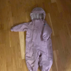Polarn o pyret overall  - Fin pop overall . Inget att anmärka på så som fläckar , slitage eller nopprer. Till barn 
