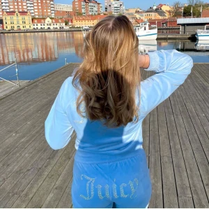 Juicy Couture zip-hoodie🩵 - Jättesnygg ziphoodie från Juicy Couture🙌🏼🩵😍