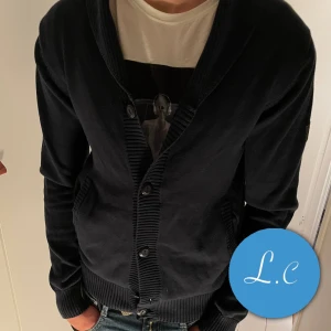 Bench cardigan - Bench cardigan | storlek M - skicket är bra utan några skador - pris 249kr