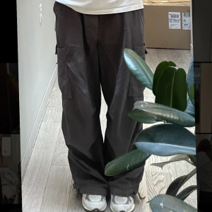 Byxor!!  - Jaded london byxor i bra skick. Dem har en liten defekt vid hälen på ena benet. Nypris runt 700kr. Skriv om du har frågor! 