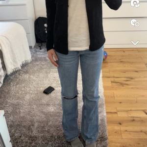 Bootcut jeans  - Jätte fina Gina trioct bootcut jeans som är för små för mig så köpte ett per nya! Storlek 32 och köpte för 499kr