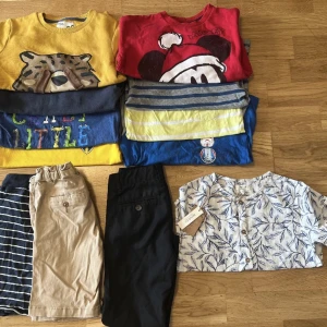 barnkläder/klädpaket till barn/pojke/kille/ stl 110/116/newbie - barnkläder/klädpaket till barn/pojke/kille/ stl 110/116   Kläder från olika märken   Kläderna är mycket bra skick.  FRÅN RÖKFRITT HEM!!!  Kolla gärna mina övriga annonser Samfraktar gärna  Jag önskar dig lycka till på auktion  N:255