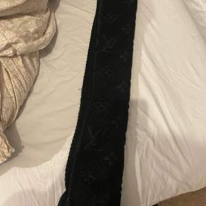 Säljer min louis Vuitton scarf 