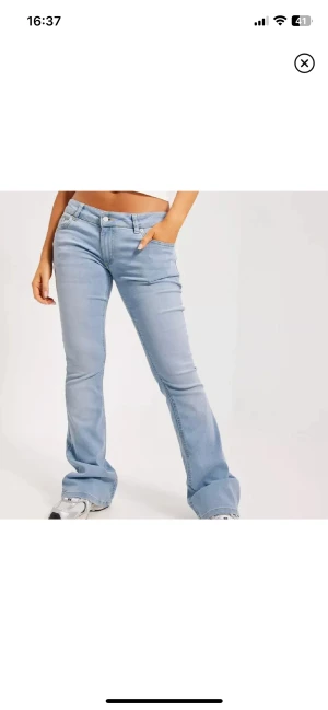 NELLY JEANS - Söker dessa jeans, i strl 34 eller 36. Är villig att betala runt 350-400 kr! 