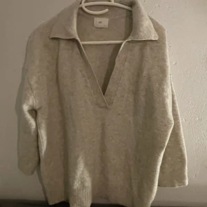 Hm - Super fin stickad trekvartärmad tröja, aldrig använd.