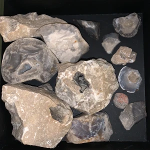 Diverse stenar och kristaller - Blandade kristaller och stenar - både storlekar och former. Skriv vid intresse. Fler inlägg finns. Pris varierar