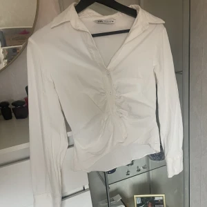 Vit skjorta  - Snygg vit skjorta från Zara 