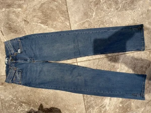 Jeans Denim Day stl.164 - Jeans i storlek 164. Märke:Denim. Oanvända. Säljes pga garderobrensning. Kika gärna på mina andra annonser, säljer mycket. Samfraktar gärna!!