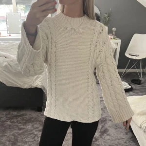 Stickad tröja från gina  - Endast testad. Inga defekter. (Lånad bild) 💕