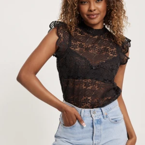 Fest topp - Jättefin topp från Nelly. Slutsåld. 