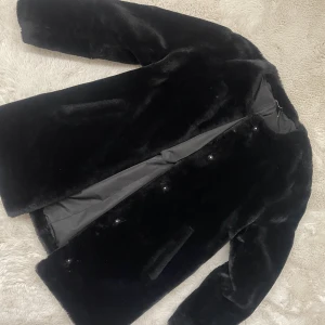 Pälsjacka  - Svart pälsjacka 