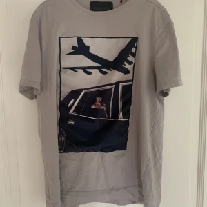 Limitato tröja - Tjena! Säljer nu denna otroligt stilrena Limitato tröja som tyvärr inte passar mig längre. Box och allt sånt finns kvar så skriv om ni är intresserade👍🏼